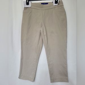 APT 9 Women's Khaki Capris with Stretch New Size 6P